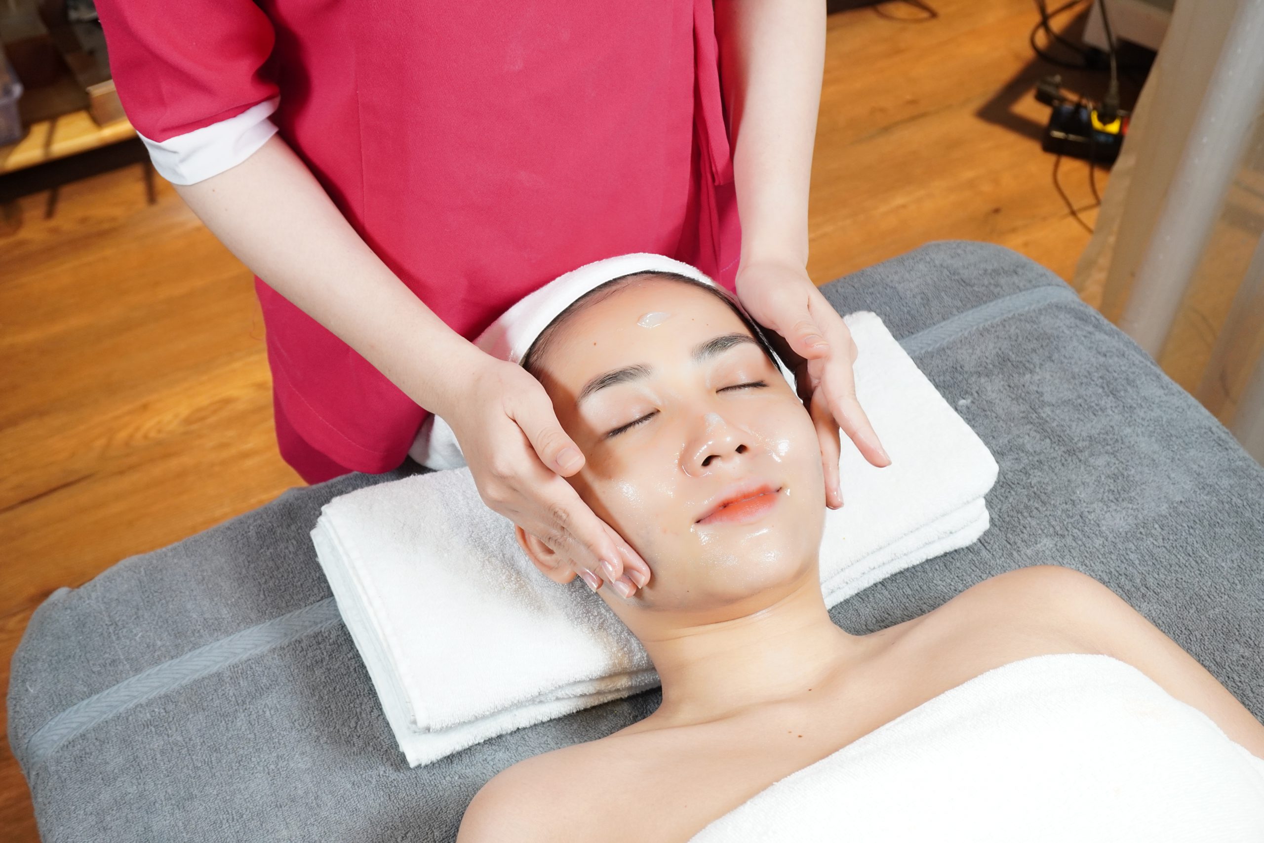 Điều trị vấn đề da mặt là nghề spa có thu nhập cao